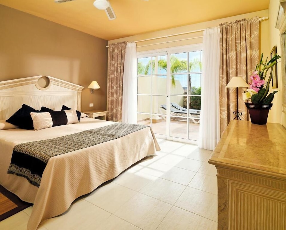 Gran Oasis Resort — Playa De Las Americas — photo 5