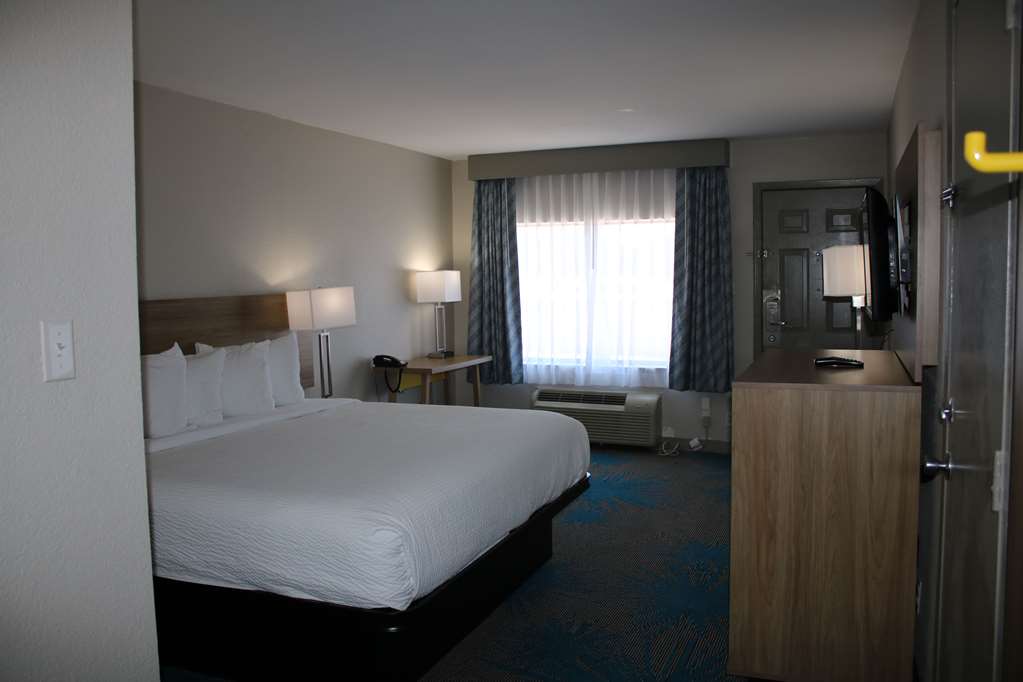 Days Inn by Wyndham Waco University Area - photo 8