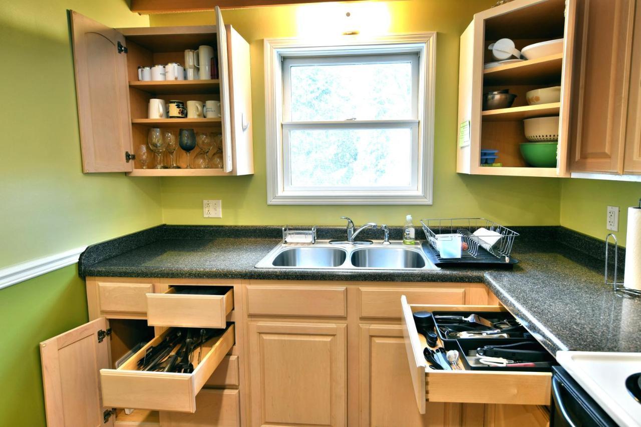 Hidden Gem 3 Bed Cozy Condo Dogs Welcomed — 4-Star Luxury Hotel in Bayfield, United States