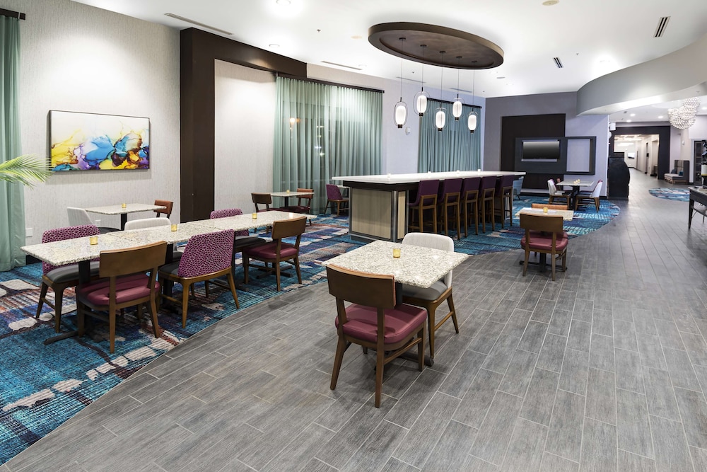 Hampton Inn & Suites Raleigh Downtown - photo 3