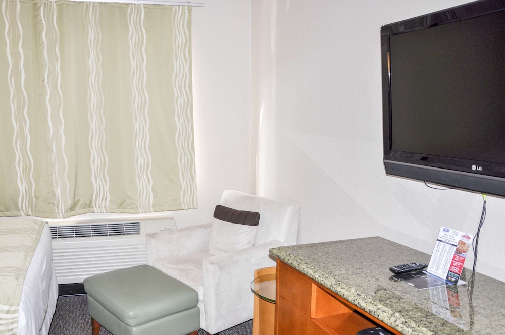 Bison Inn & Suites on University - photo 30