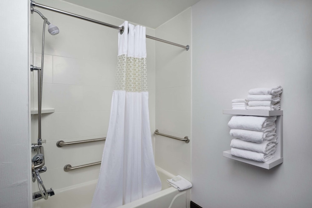 Hampton Inn Shelbyville - photo 18