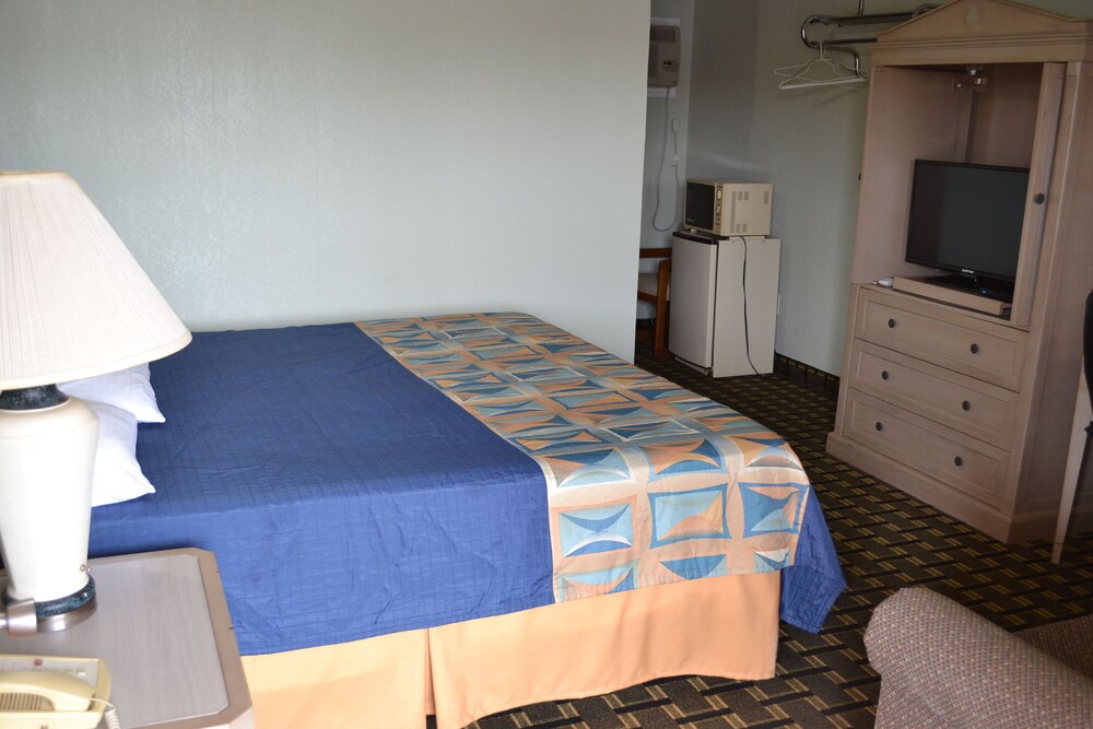 Lake Country Motel - photo 14