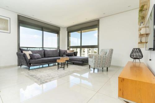 Luxury 3 Bedrooms apartment in Baka — 4-Star Luxury Hotel in Jerusalem, Israel
