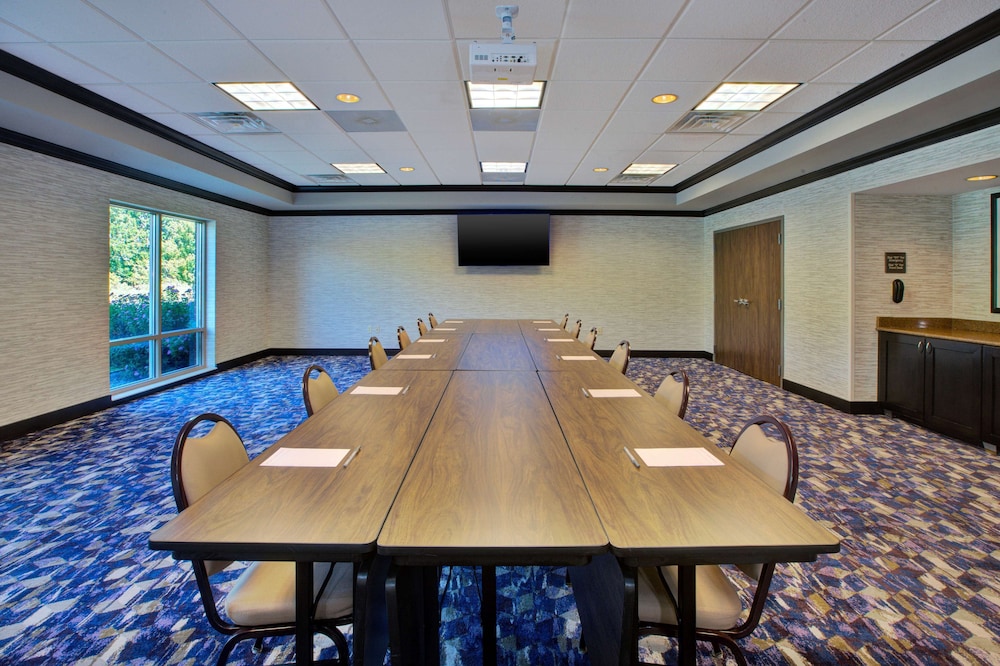 Hampton Inn & Suites Flint Grand Blanc - photo 31