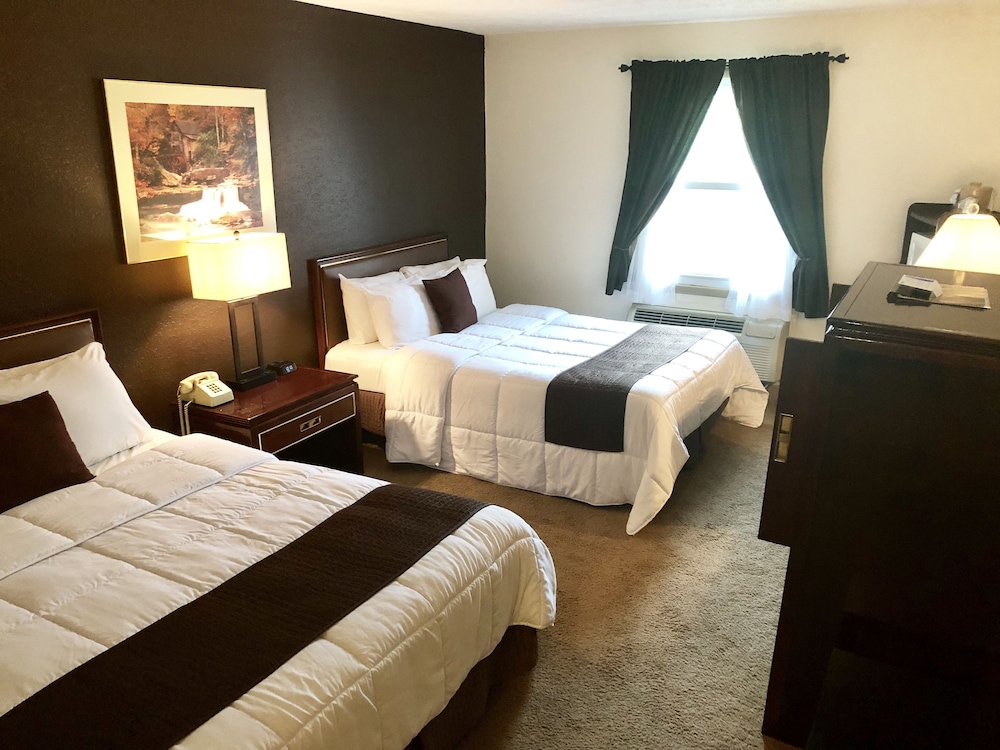 Bicentennial Inn - photo 8