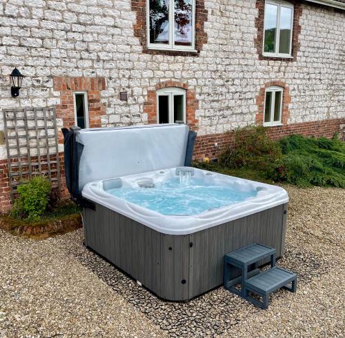 Country Retreat hot tub games room dog friendly