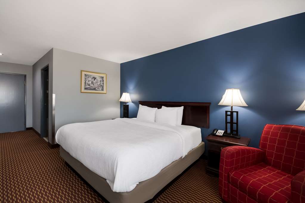 Quality Inn & Suites Oklahoma City North - photo 12