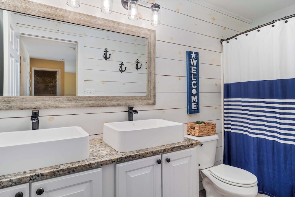 Bayview Landing #1 Sleeps 10 - photo 15