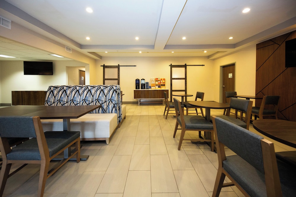 Holiday Inn Express Hotel & Suites Canyon by IHG - photo 46
