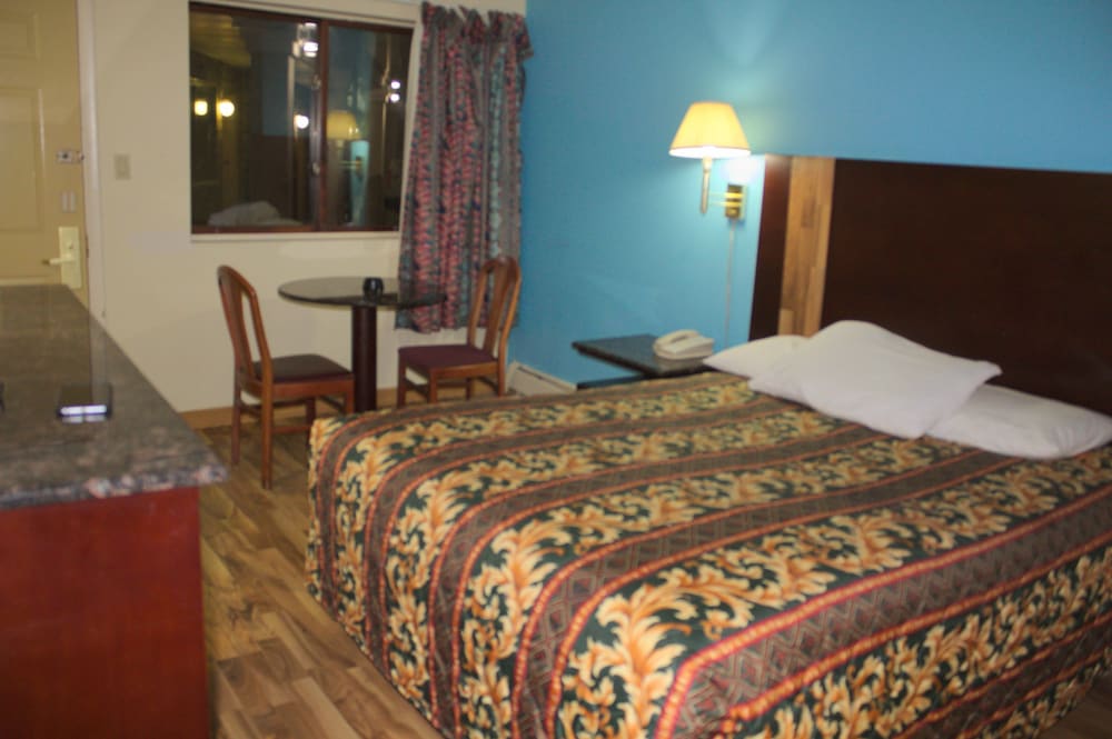 American Inn & Suites - photo 8