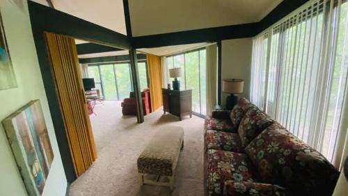 Lakefront Treetop Village 3BD3BADeckPool 6PP — hotel in Four Seasons