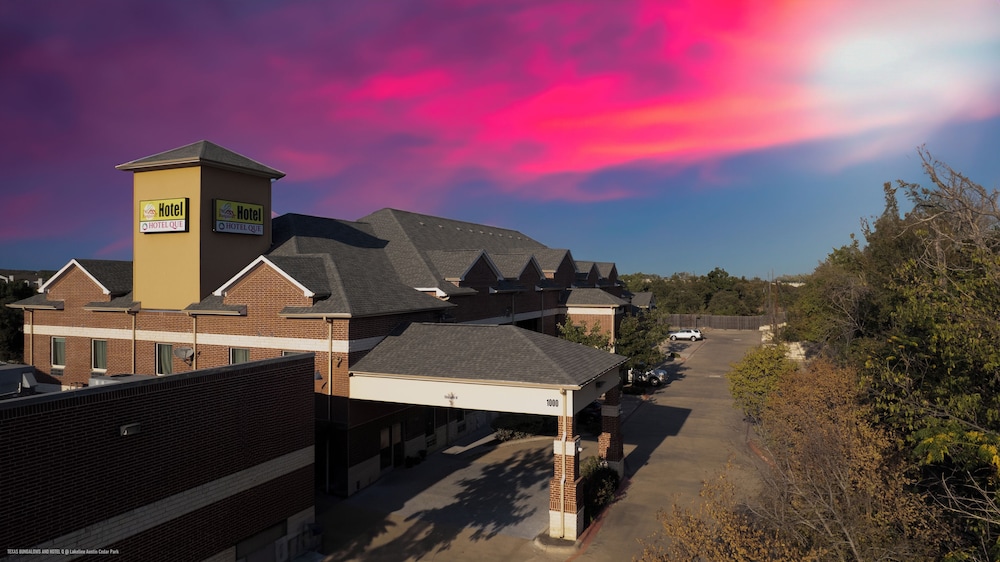 Texas Bungalows Hotel & Hotel Que at Lakeline Austin Cedar Park — hotel in Cedar Park
