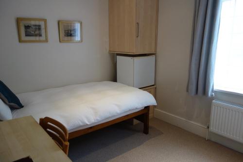 Hatsue Guest House — 4-Star Luxury Hotel in Camberley, United Kingdom
