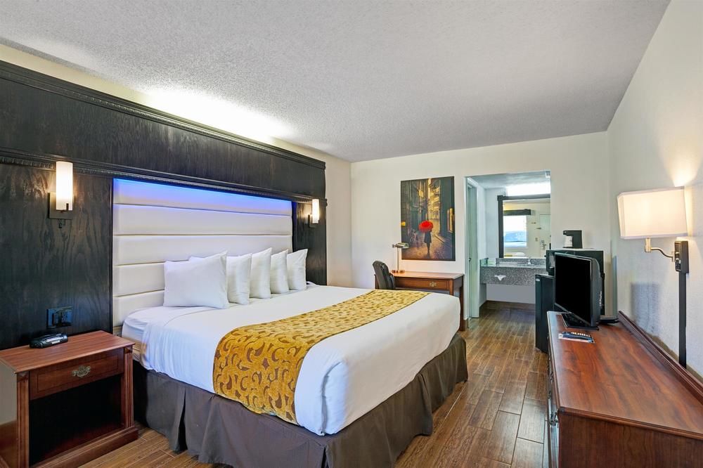 Days Inn by Wyndham Jacksonville South Memorial Hospital - photo 15