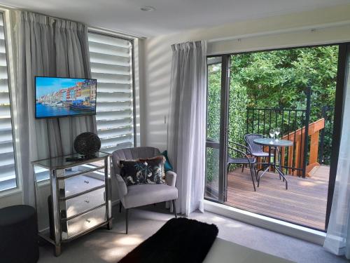 Tree Tops Get Away — 4-Star Luxury Hotel in Auckland, New Zealand
