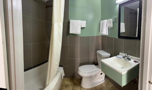 Town & Country Motel - photo 13