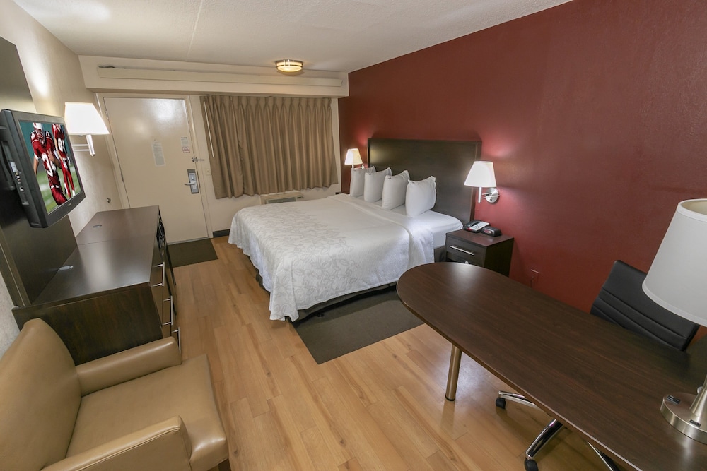 Red Roof Inn PLUS Chicago Willowbrook - photo 12