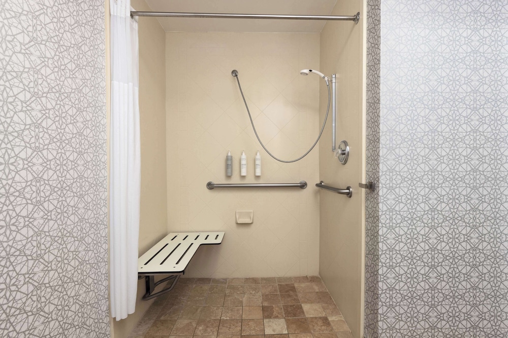 Hampton Inn & Suites Savannah Airport - photo 23