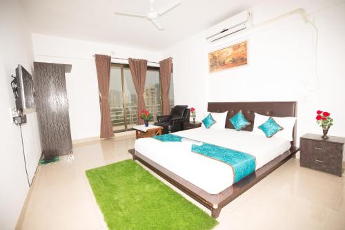 Aristo Serviced Apartment near Kokilaben Dhirubai Ambani Hospital for Family Only