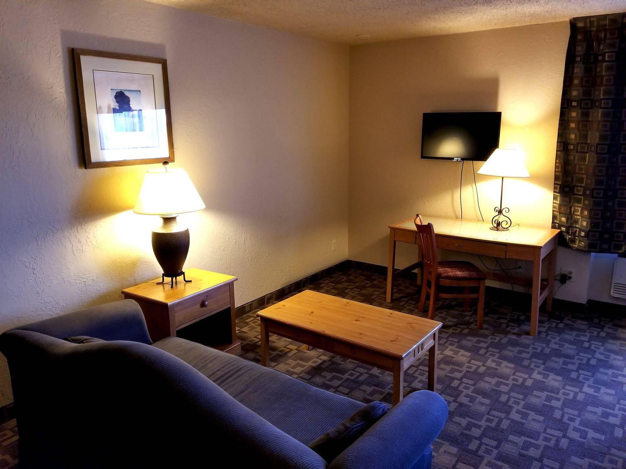 FairBridge Inn Suites & Outlaw Conference Center Kalispell - photo 11