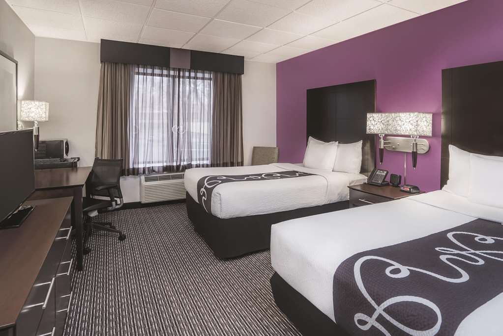 La Quinta Inn & Suites by Wyndham Las Vegas Summerlin Tech - photo 15