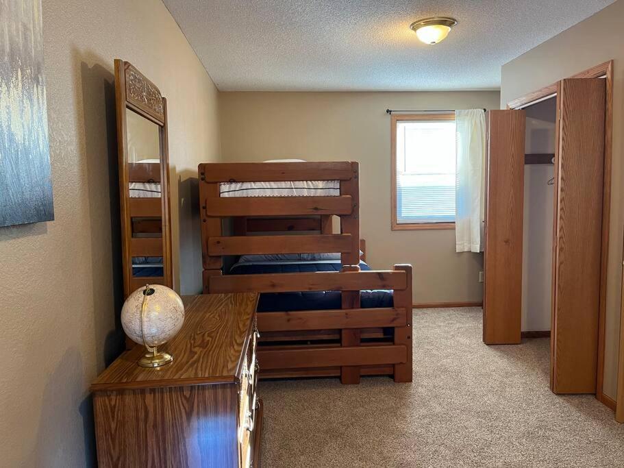 Close To Duluth Centrally Located Lake Superior Minutes Away — Superior