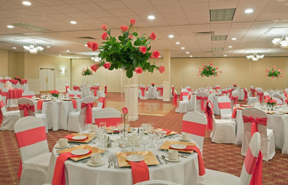 Holiday Inn Hotel & Suites Boston Peabody by IHG - photo 31