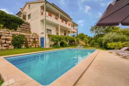 Abrigo do Castelo Pica Pau — 4-Star Luxury Hotel in Ourem, Portugal