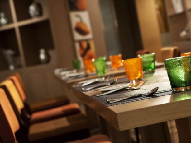 Renaissance Kowloon Hotel Hong Kong — 4-Star Luxury Hotel in Hong Kong, Hong Kong