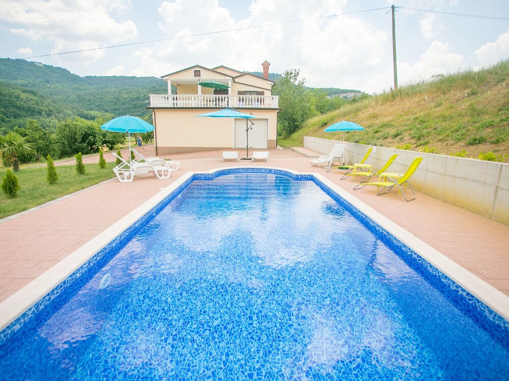 Maria Buzet 1 with Shared Pool — 4-Star Luxury Hotel in Buzet, Croatia