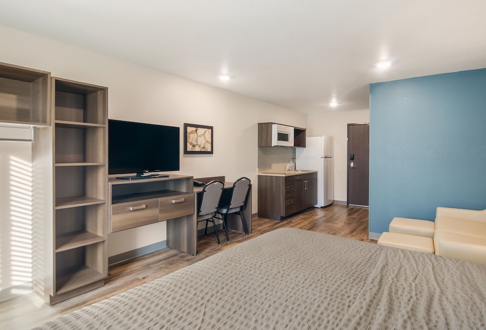WoodSpring Suites Thornton North Denver - photo 18