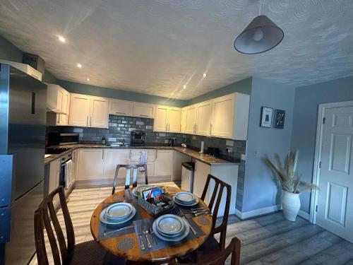Entire 2 bedroom house. — 4-Star Luxury Hotel in Rowley Regis, United Kingdom
