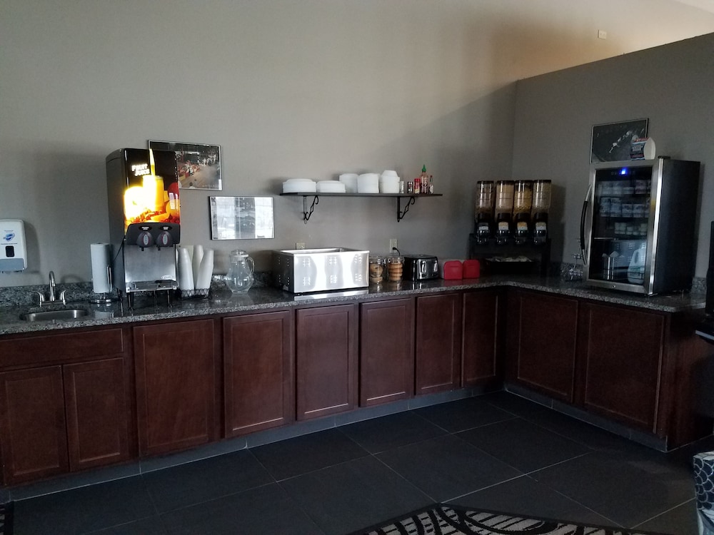 Okoboji Inn & Suites - photo 34