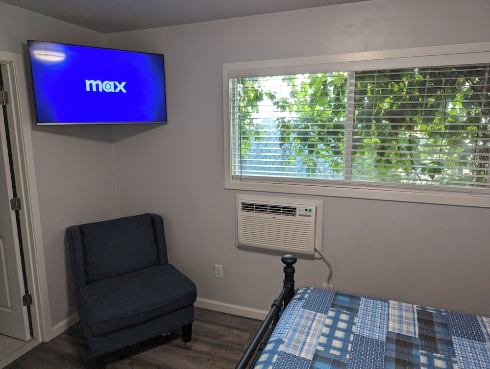 Majestic Rockies Motel - photo 12