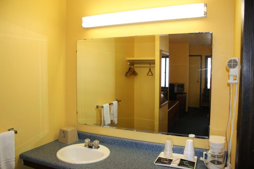 Best Budget Inn Owatonna - photo 14