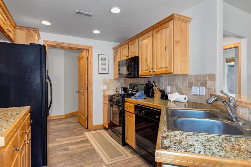 Fox Pointe At Redstone By Lespri Management - photo 30