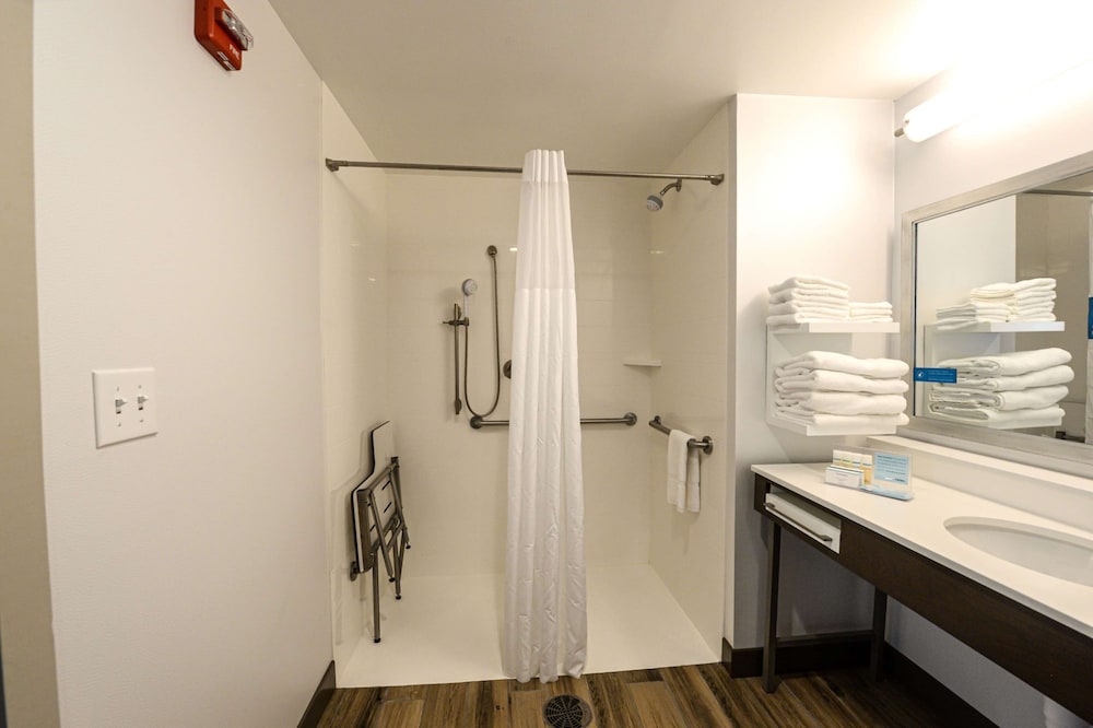 Hampton Inn & Suites Lenoir - photo 36