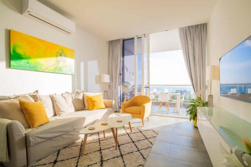 Magna Vista Apartment Pool and Gym — 4-Star Luxury Hotel in Willemstad, CURAÇAO