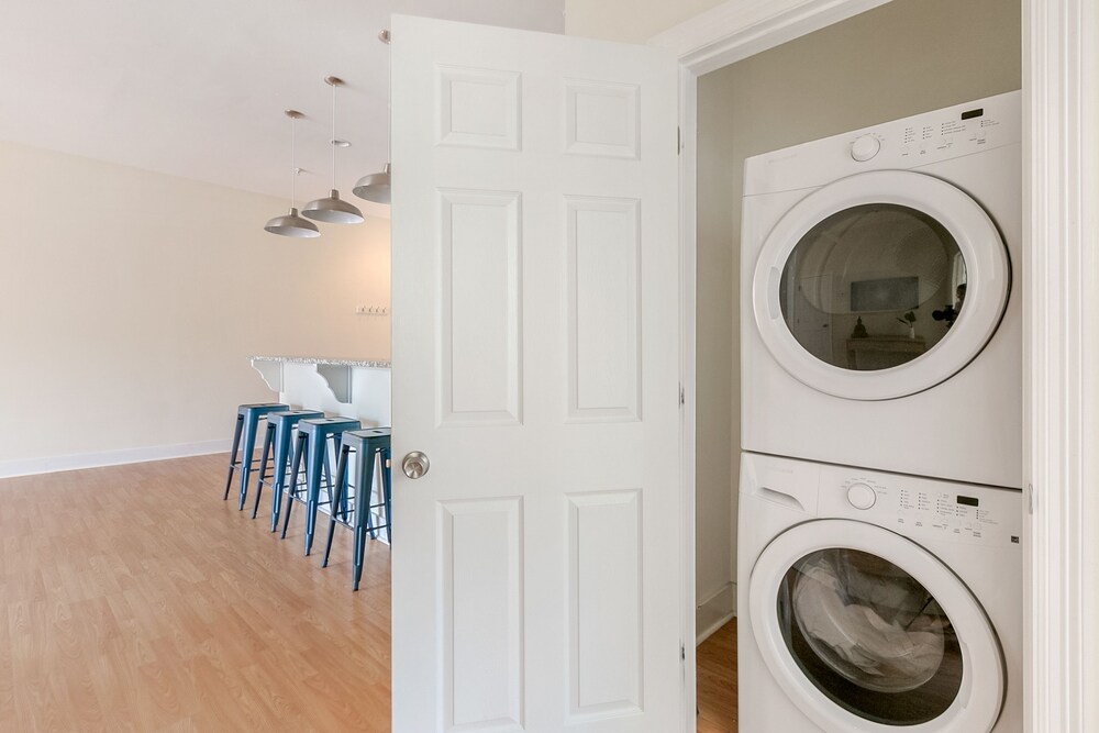 Hip 2BR in Arts Warehouse District - photo 15