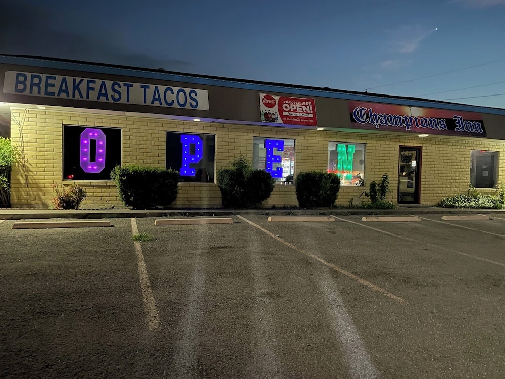 Champions Inn - photo 21