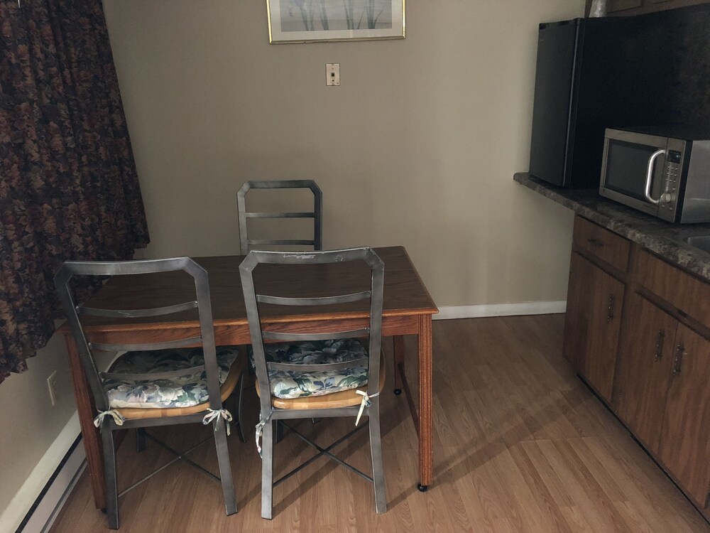 Village Inn Motel Holt - photo 21