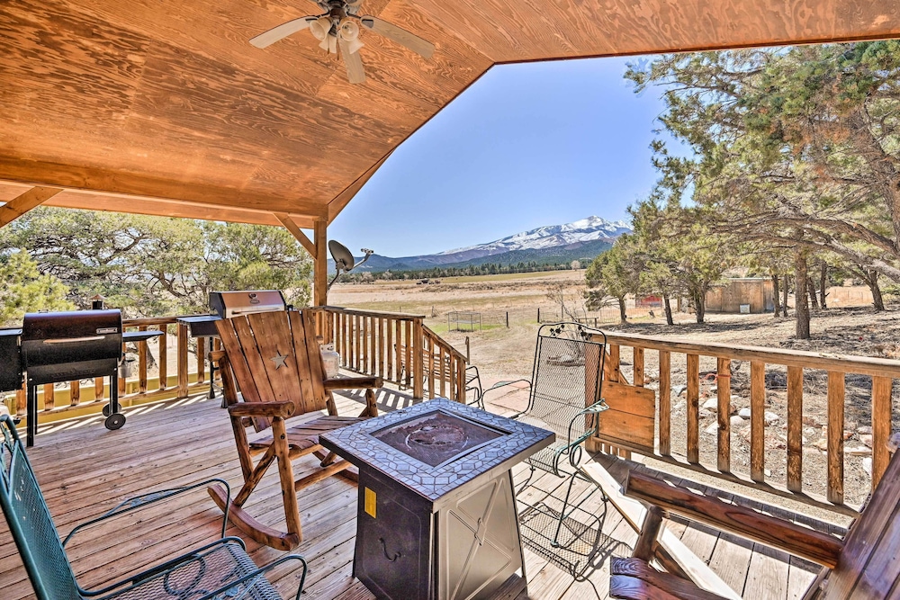 4 Season Mountain Escape with Breathtaking View — hotel in Coaldale