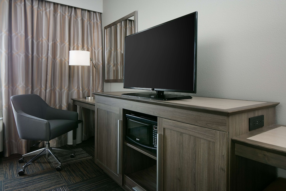 Hampton Inn & Suites Mason City - photo 17