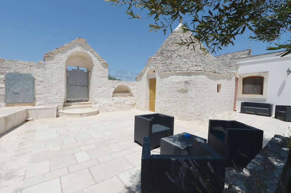 Agriturismo L'Aire Alberobello — 4-Star Luxury Hotel in Alberobello, Italy