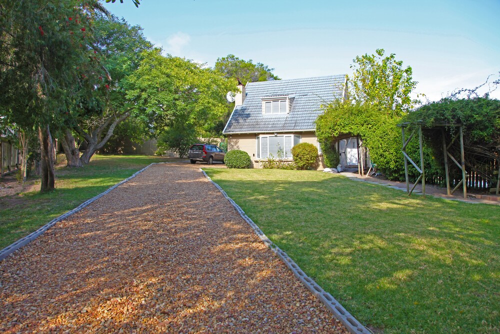 Modern Cottage In Upper Constantia