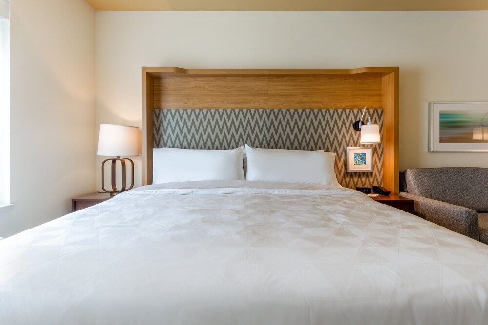 Holiday Inn & Suites Cedar Falls Waterloo Event Ctr by IHG - photo 4