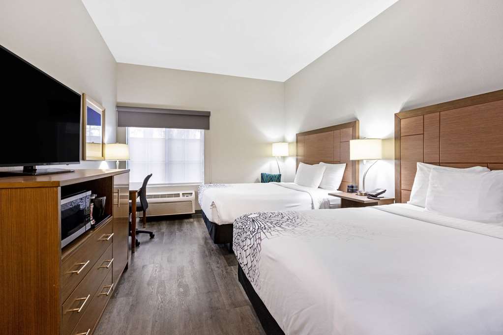 La Quinta Inn & Suites by Wyndham NE Long Beach Cypress - photo 14