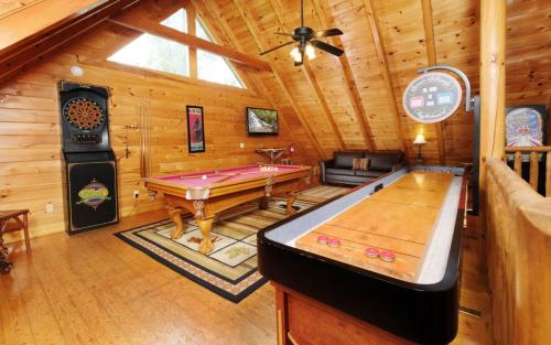 Lucky Enough — Pigeon Forge — photo 2
