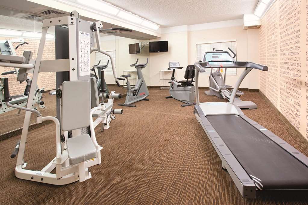 La Quinta Inn & Suites by Wyndham Colorado Springs South AP - photo 21